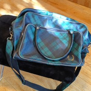 Fred Perry overnight bag tartan leather travel bag for all genders, ages 💙💚